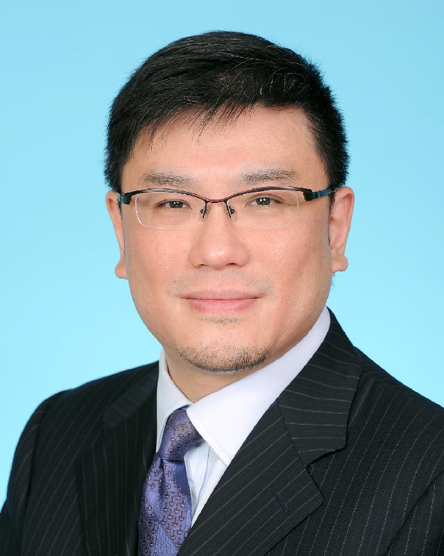 The new District Officer (Tuen Mun), Mr David Lau Kam-kuen. - pressrelease_20120506a