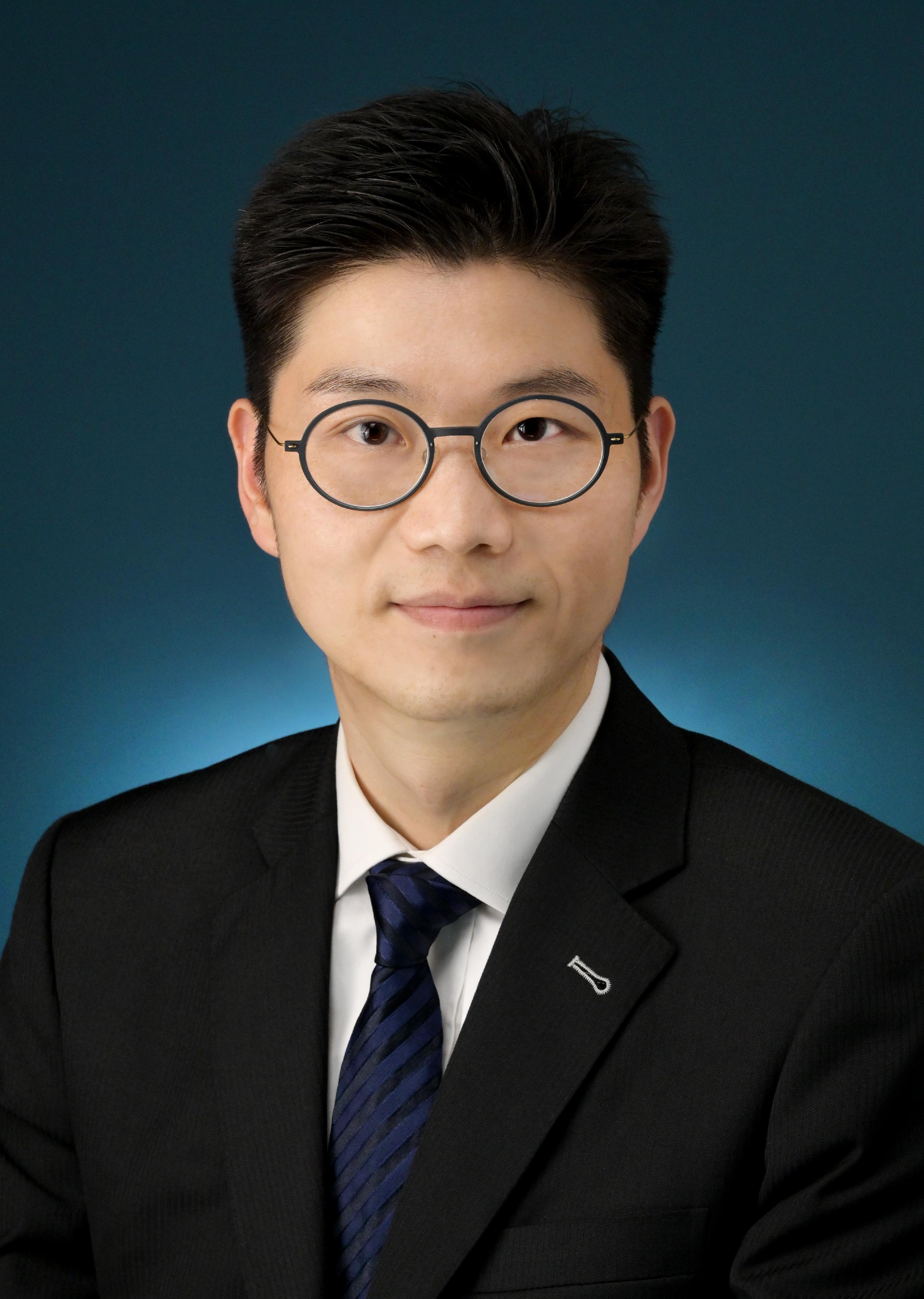 Mr. Andy LAM, JP, District Officer (Kwun Tong)