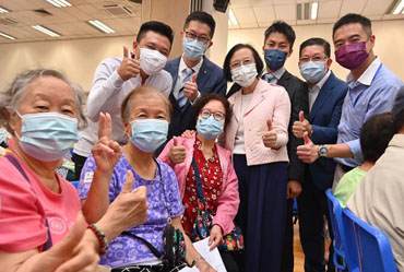 Yau Tsim Mong Elderly Vaccination Day organised by the Lok Sin Tong Benevolent Society (co-organised by the Yau Tsim Mong District Office) 1 