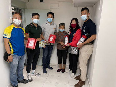 Distribution of Portable Firefighting Equipment to Households of Old-style Domestic Building Units in Yau Tsim Mong 1 