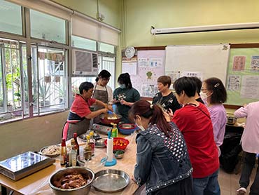 Participants learn to make Cantonese style dumplings. 1