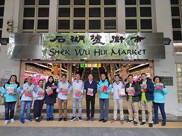 A group photo of Lung Shan Area Committee and Fung Shui Area Committee members. 1