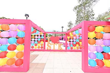 The spring lantern corridor at the venue of Sha Tau Kok Lantern Festival Fun Day for participants to take pictures. 3