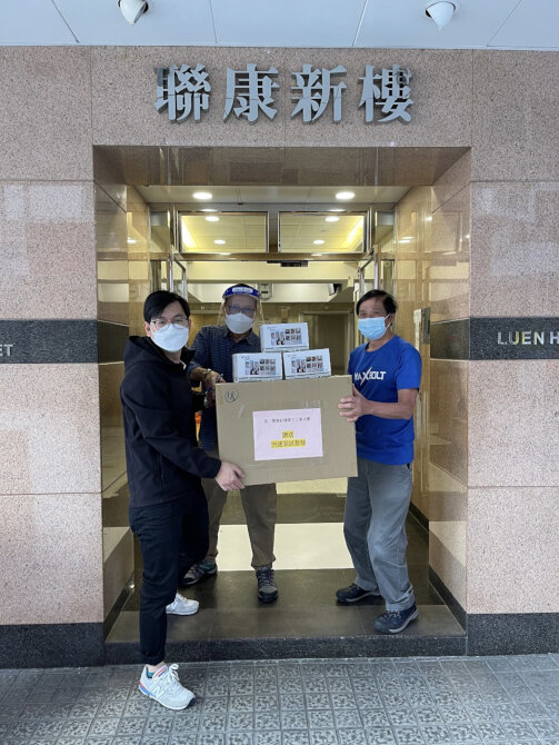 Central and Western District Office distributes anti-epidemic support supplies by the Central Government to residents in need in Sai Wan and Kennedy Town2