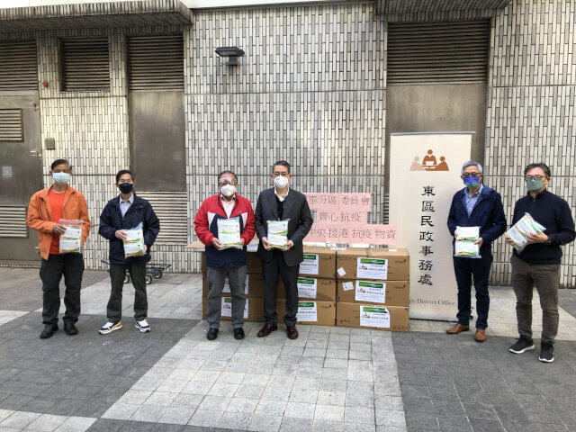 Eastern District Office and Wan Tai Area Committee distribute anti-epidemic supplies by Central Government at Hing Wah Estate1