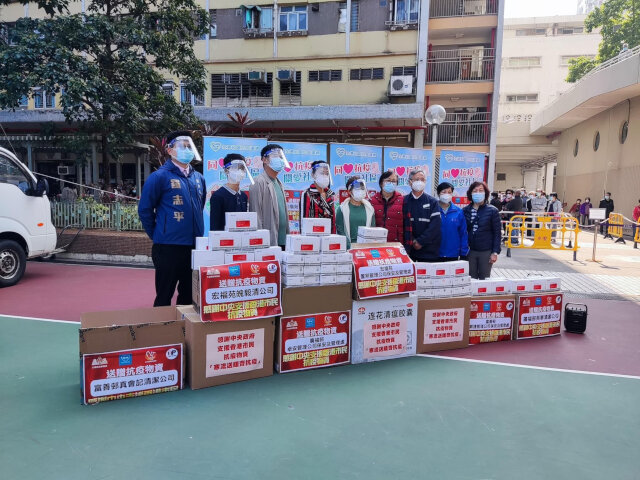 Tai Po District Office distributes anti-epidemic supplies by Central Government1