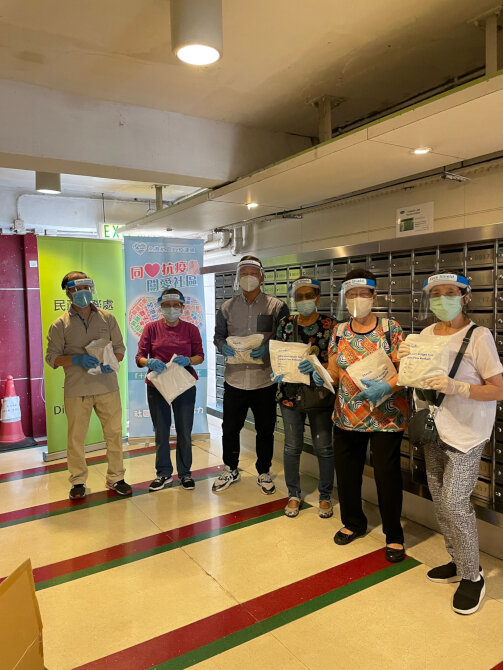 Tsuen Wan District Office distributes anti-epidemic supplies by Central Government  to residents, cleaning workers and property management staff of old residential buildings and other private buildlings in the district