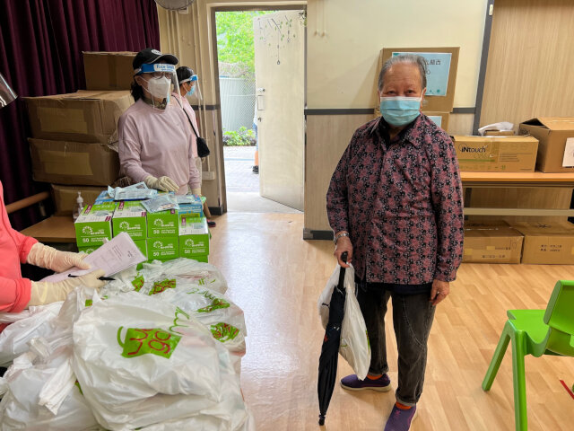 Sham Shui Po District Office organises "Vaccination for the Elderly in Sham Shui Po" for residents of Fu Cheong Estate, Wing Cheong Estate and Nam Cheong Estate3