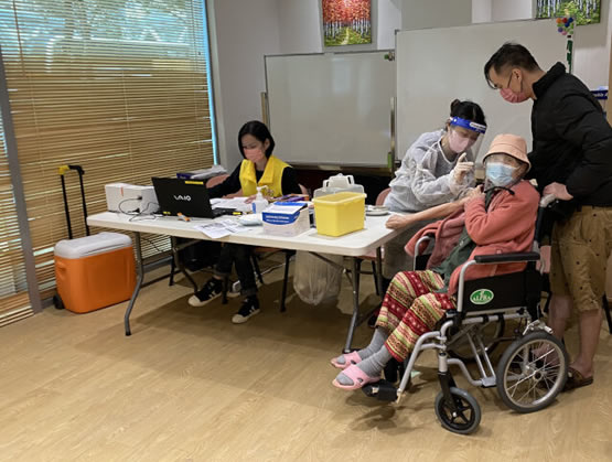 Sham Shui Po District Office organises "Vaccination for the Elderly in Sham Shui Po" for residents of Hoi Lai Estate2