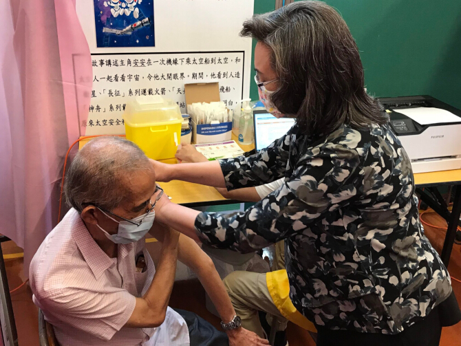 黄大仙区社区科兴复必泰疫苗接种日种日 8