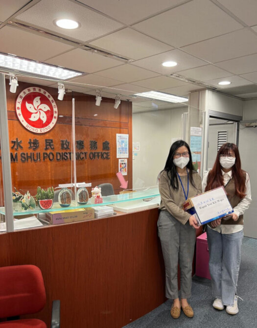 Sham Shui Po District Office distribute rapid test kits donated by the Toi Shan Association