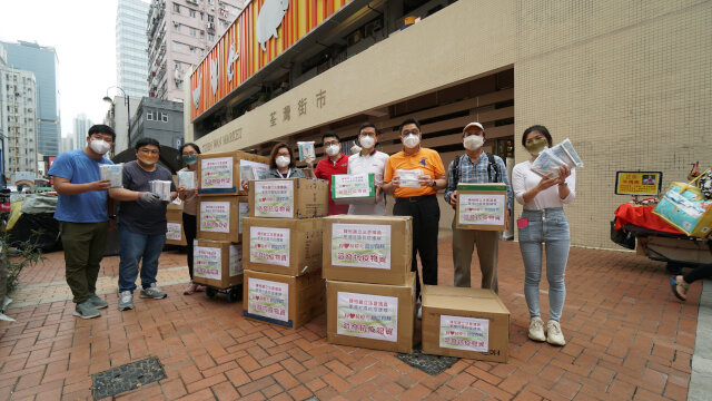 Tsuen Wan District Office distributes COVID-19 rapid test kits to low income families in the district