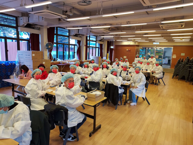 Tsuen Wan District Office together with local organisations pack COVID-19 rapid test kits2