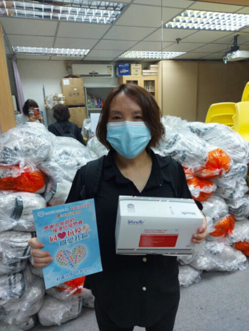 Tsuen Wan District Office distributes COVID-19 rapid test kits to new arrival families1