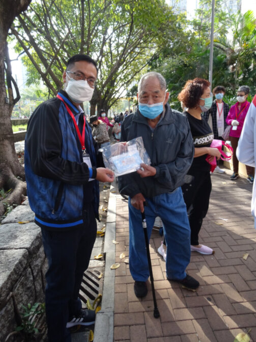 Yuen Long District Office distributes COVID-19 rapid test kits and face masks with Tin Shui Wai South Area Committee and Yuen Long Community Anti-Coronavirus Link2