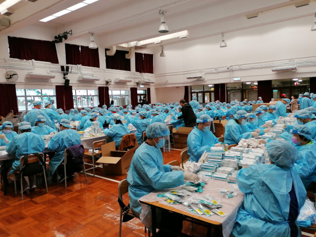 Yuen Long District Office arranges packing of rapid test kits by volunteers from major local organisations in Yuen Long1
