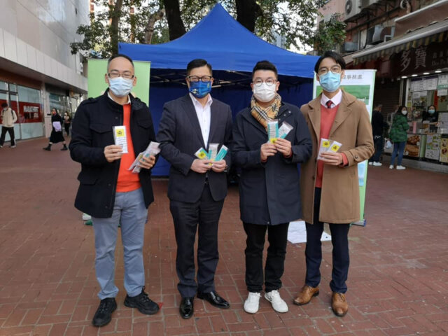 Secretary for Security distributes COVID-19 rapid test kits to citizens in Yuen Long2