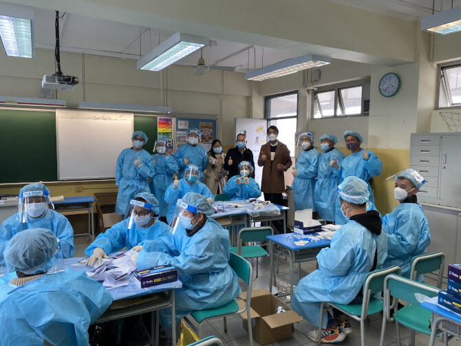 Yuen Long District Office mobilises volunteers to pack rapid antigen test kits2