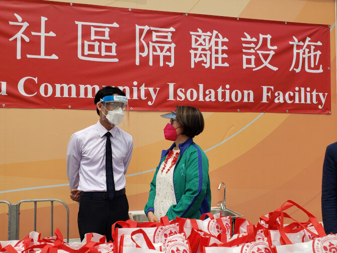 Yuen Long District Office and Yuen Long Anti-epidemic Coalition donate anti-epidemic kits to Hung Shui Kiu Community Isolation Facility3