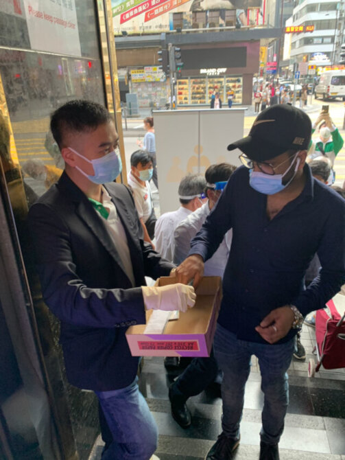 Yau Tsim Mong District Office distributes rapid test kits to Chungking Mansion, in which many ethnic minorities resided2